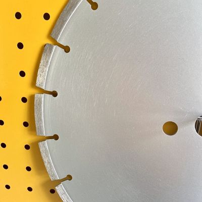 Kualitas Tinggi Huachang 7 Inci 180×2.4/1.8×10×13T Laser Welded Granit Beton Dry Cutting Diamond Saw Blade